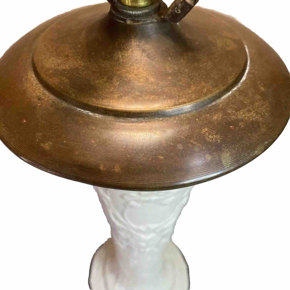 VTG Embossed Ceramic And Brass Leviton Table Lamp Fleur De Lis Vines Medallion - Picture 10 of 16